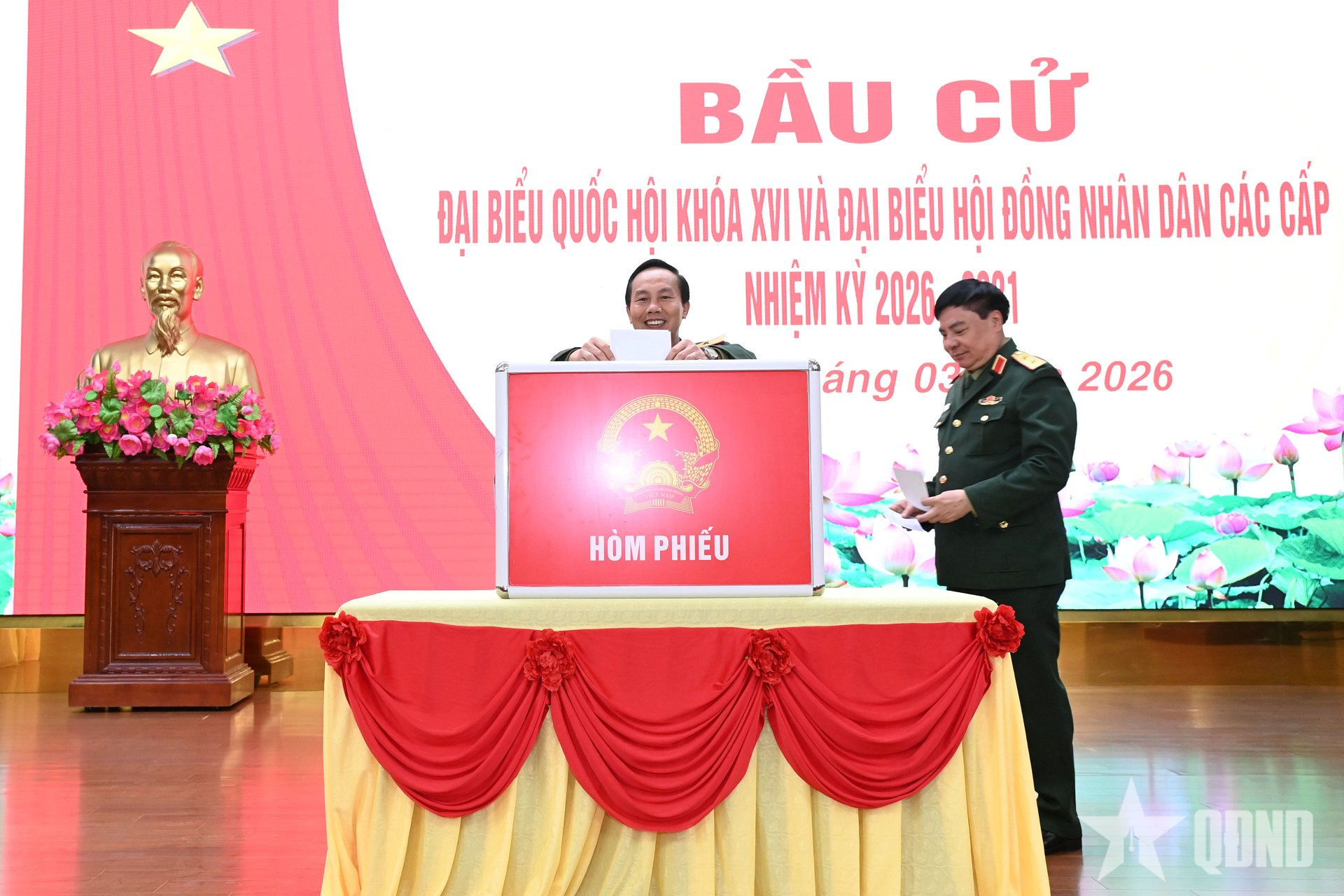 Cử tri Bộ tư lệnh và khối cơ quan Quân khu 2 nô nức bỏ phiếu cùng cử tri cả nước

